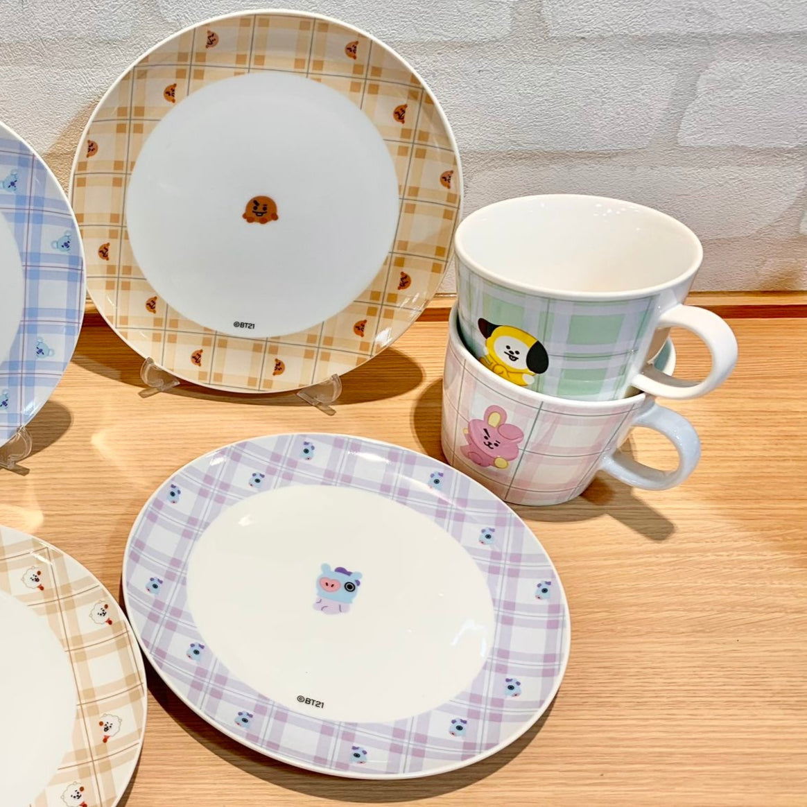 CHECKERED MUG CUP BT21