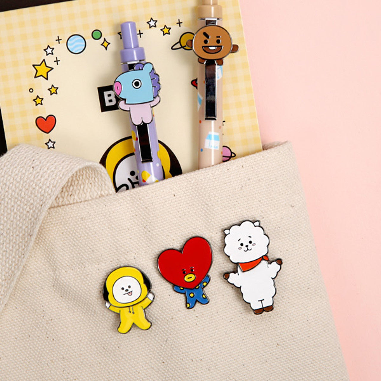 PIN BADGE SWING BT21